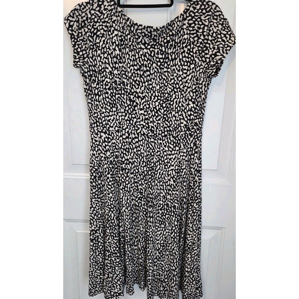 LOFT black and white abstract cheetah/leopard spot print, A-linePullover, Size 6